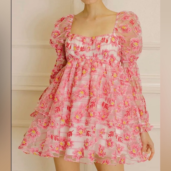 Storia Dresses & Skirts - Storia Pink and White Puff Sleeve Babydoll Mini Dress